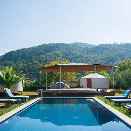 Kamp alanı Yol Glamping *